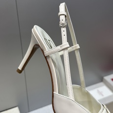 (配全套飞机盒)顶级版 Valentino 春夏经典款时尚气质女鞋 华伦天奴字母logo五金扣尖头高跟穆 (配全套飞机盒)顶级版 Valentino 春夏经典款时尚气质女鞋 华伦天奴字母logo五金扣尖头高跟穆