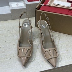 (配全套飞机盒)顶级版 Valentino 春夏经典款时尚气质女鞋 华伦天奴字母logo五金扣尖头高跟穆 (配全套飞机盒)顶级版 Valentino 春夏经典款时尚气质女鞋 华伦天奴字母logo五金扣尖头高跟穆