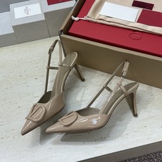 (配全套飞机盒)顶级版 Valentino 春夏经典款时尚气质女鞋 华伦天奴字母logo五金扣尖头高跟穆 (配全套飞机盒)顶级版 Valentino 春夏经典款时尚气质女鞋 华伦天奴字母logo五金扣尖头高跟穆