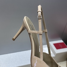 (配全套飞机盒)顶级版 Valentino 春夏经典款时尚气质女鞋 华伦天奴字母logo五金扣尖头高跟穆 (配全套飞机盒)顶级版 Valentino 春夏经典款时尚气质女鞋 华伦天奴字母logo五金扣尖头高跟穆