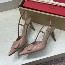 (配全套飞机盒)顶级版 Valentino 春夏经典款时尚气质女鞋 华伦天奴字母logo五金扣尖头高跟穆 (配全套飞机盒)顶级版 Valentino 春夏经典款时尚气质女鞋 华伦天奴字母logo五金扣尖头高跟穆