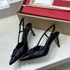 (配全套飞机盒)顶级版 Valentino 春夏经典款时尚气质女鞋 华伦天奴字母logo五金扣尖头高跟穆 (配全套飞机盒)顶级版 Valentino 春夏经典款时尚气质女鞋 华伦天奴字母logo五金扣尖头高跟穆