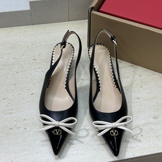 (配全套飞机盒)顶级版 Valentino 2026春夏新款时尚气质蝴蝶结女鞋 华伦天奴字母logo五金 (配全套飞机盒)顶级版 Valentino 2026春夏新款时尚气质蝴蝶结女鞋 华伦天奴字母logo五金