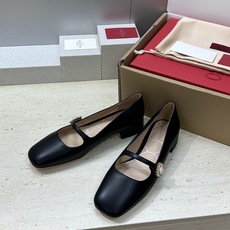 (配全套飞机盒)顶级版 Valentino 2026春夏新款时尚气质水钻玛丽珍芭蕾舞女鞋 华伦天奴字母l (配全套飞机盒)顶级版 Valentino 2026春夏新款时尚气质水钻玛丽珍芭蕾舞女鞋 华伦天奴字母l