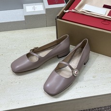 (配全套飞机盒)顶级版 Valentino 2026春夏新款时尚气质水钻玛丽珍芭蕾舞女鞋 华伦天奴字母l (配全套飞机盒)顶级版 Valentino 2026春夏新款时尚气质水钻玛丽珍芭蕾舞女鞋 华伦天奴字母l