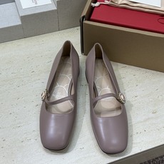 (配全套飞机盒)顶级版 Valentino 2026春夏新款时尚气质水钻玛丽珍芭蕾舞女鞋 华伦天奴字母l (配全套飞机盒)顶级版 Valentino 2026春夏新款时尚气质水钻玛丽珍芭蕾舞女鞋 华伦天奴字母l