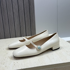(配全套飞机盒)顶级版 Valentino 2026春夏新款时尚气质水钻玛丽珍芭蕾舞女鞋 华伦天奴字母l (配全套飞机盒)顶级版 Valentino 2026春夏新款时尚气质水钻玛丽珍芭蕾舞女鞋 华伦天奴字母l
