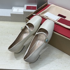 (配全套飞机盒)顶级版 Valentino 2026春夏新款时尚气质水钻玛丽珍芭蕾舞女鞋 华伦天奴字母l (配全套飞机盒)顶级版 Valentino 2026春夏新款时尚气质水钻玛丽珍芭蕾舞女鞋 华伦天奴字母l