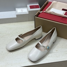 (配全套飞机盒)顶级版 Valentino 2026春夏新款时尚气质水钻玛丽珍芭蕾舞女鞋 华伦天奴字母l (配全套飞机盒)顶级版 Valentino 2026春夏新款时尚气质水钻玛丽珍芭蕾舞女鞋 华伦天奴字母l