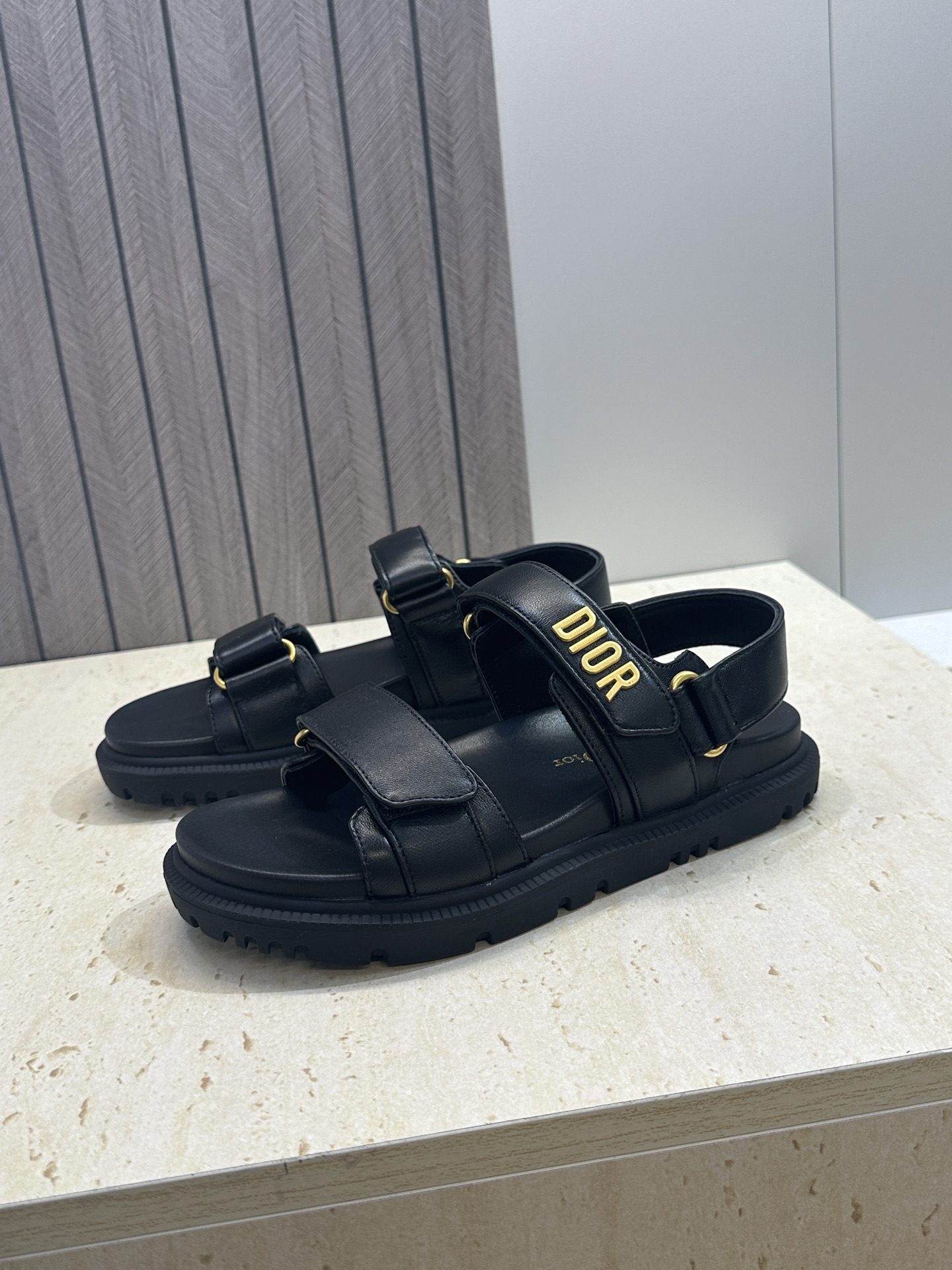 顶级版 迪奥 Dior 春夏经典款 Ract 魔术贴休闲女鞋 CD字母logo五金扣厚底圆头露趾沙滩凉鞋