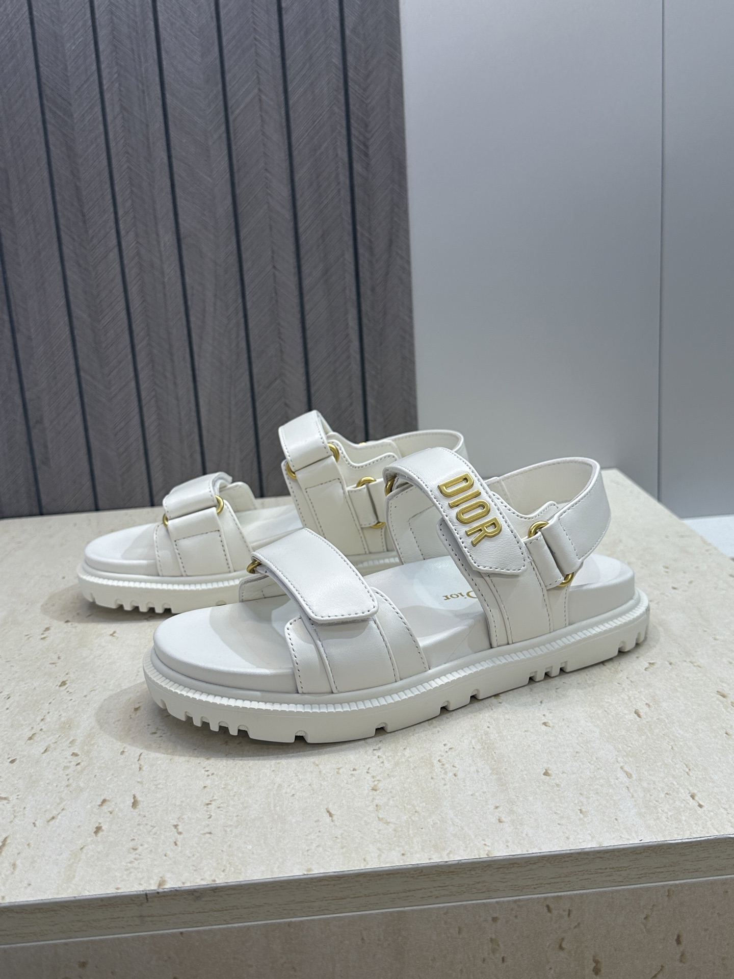 顶级版 迪奥 Dior 春夏经典款 Ract 魔术贴休闲女鞋 CD字母logo五金扣厚底圆头露趾沙滩凉鞋