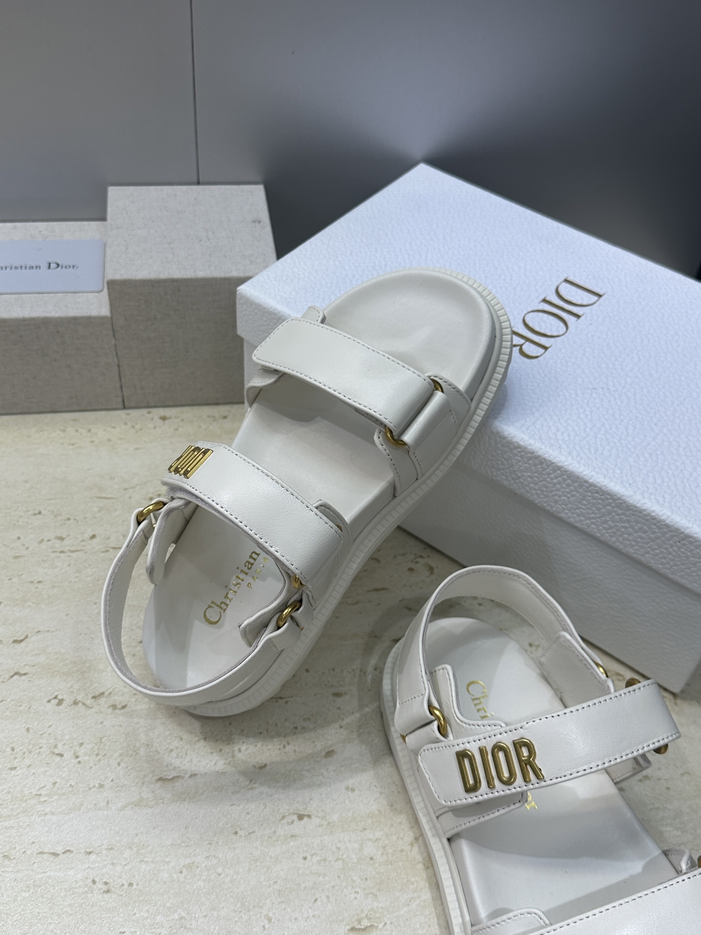 顶级版 迪奥 Dior 春夏经典款 Ract 魔术贴休闲女鞋 CD字母logo五金扣厚底圆头露趾沙滩凉鞋