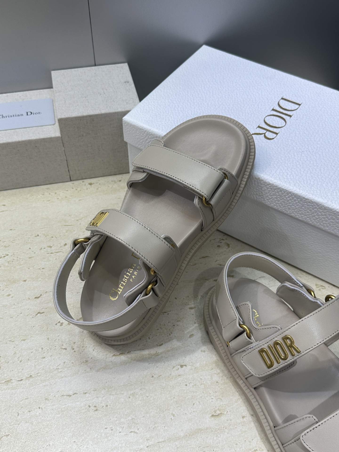 顶级版 迪奥 Dior 春夏经典款 Ract 魔术贴休闲女鞋 CD字母logo五金扣厚底圆头露趾沙滩凉鞋