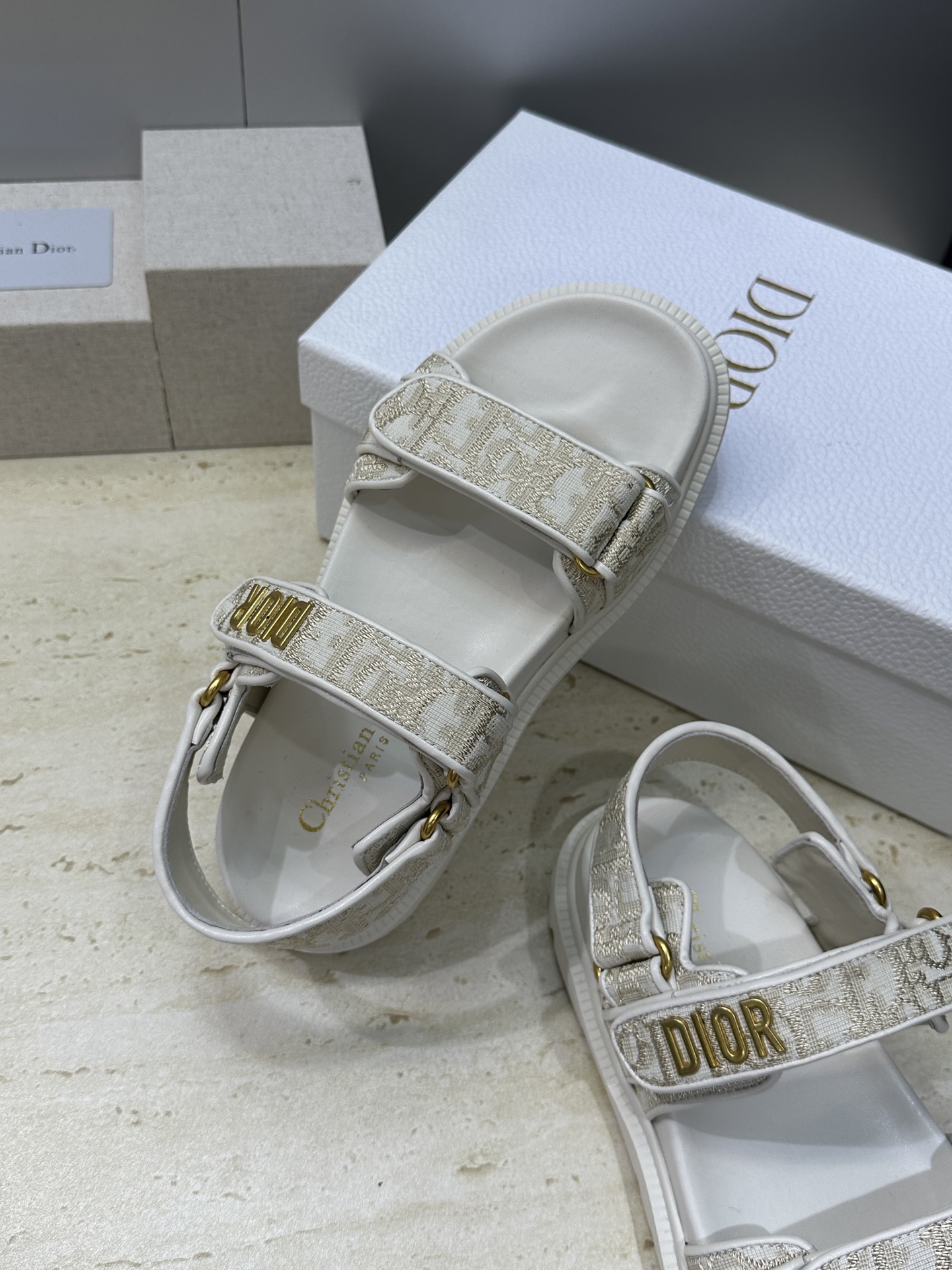 顶级版 迪奥 Dior 春夏经典款 Ract 魔术贴休闲女鞋 CD字母logo五金扣厚底圆头露趾沙滩凉鞋