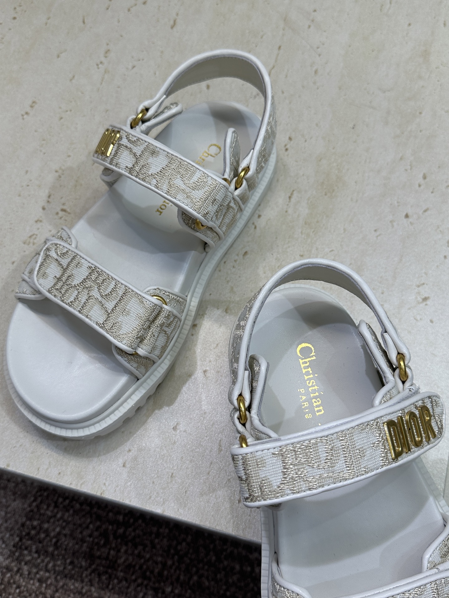 顶级版 迪奥 Dior 春夏经典款 Ract 魔术贴休闲女鞋 CD字母logo五金扣厚底圆头露趾沙滩凉鞋