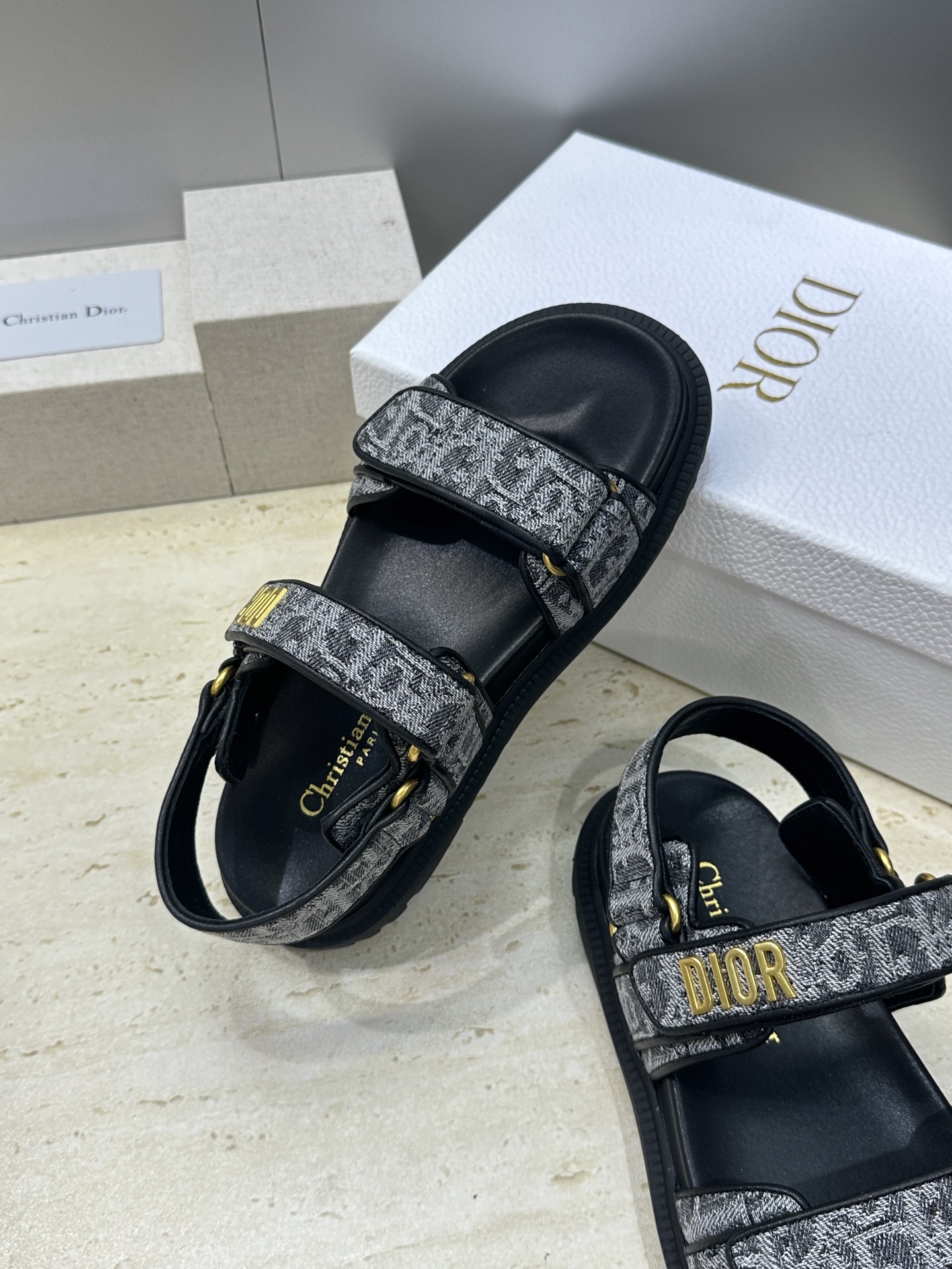 顶级版 迪奥 Dior 春夏经典款 Ract 魔术贴休闲女鞋 CD字母logo五金扣厚底圆头露趾沙滩凉鞋