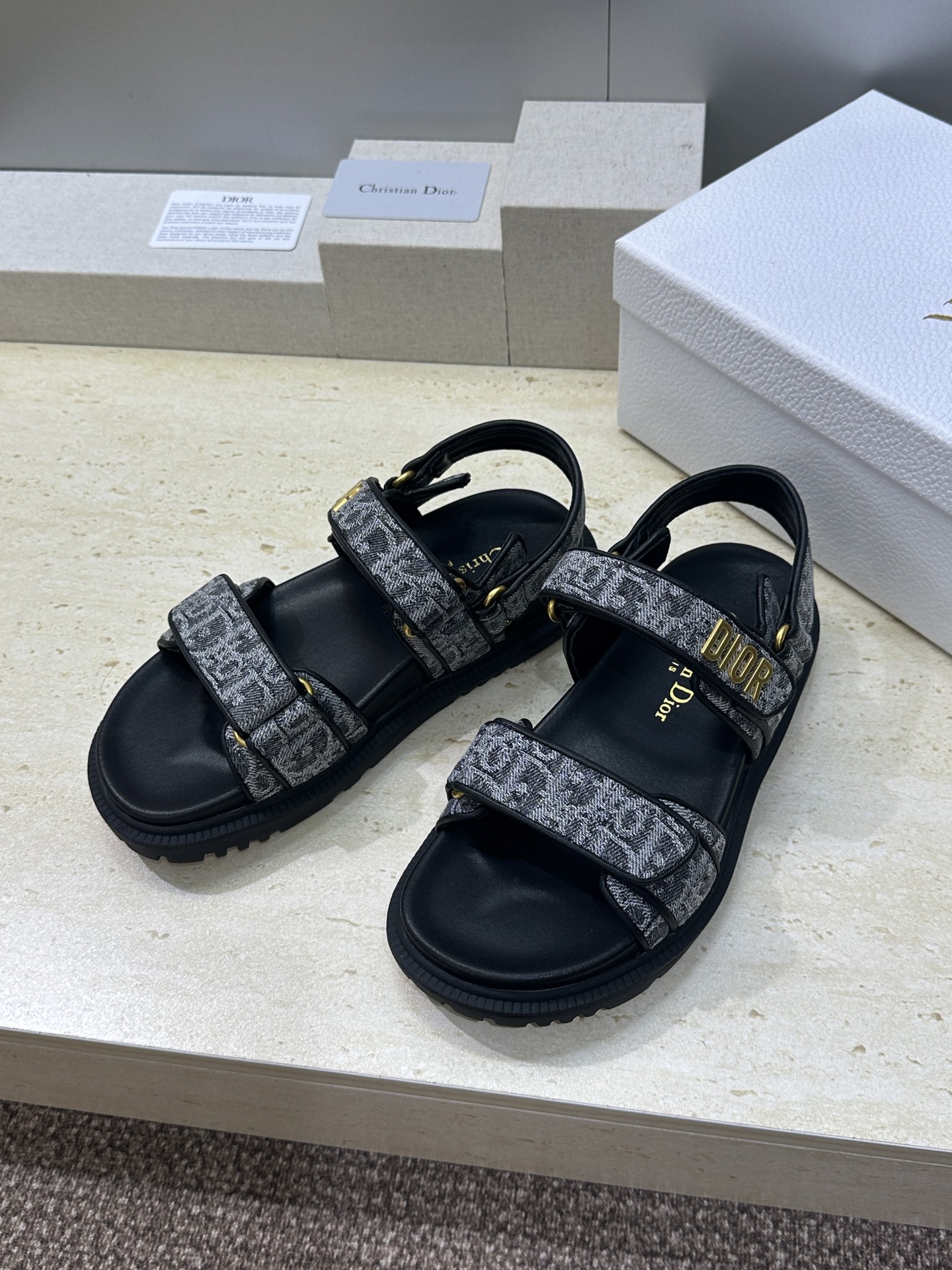 顶级版 迪奥 Dior 春夏经典款 Ract 魔术贴休闲女鞋 CD字母logo五金扣厚底圆头露趾沙滩凉鞋