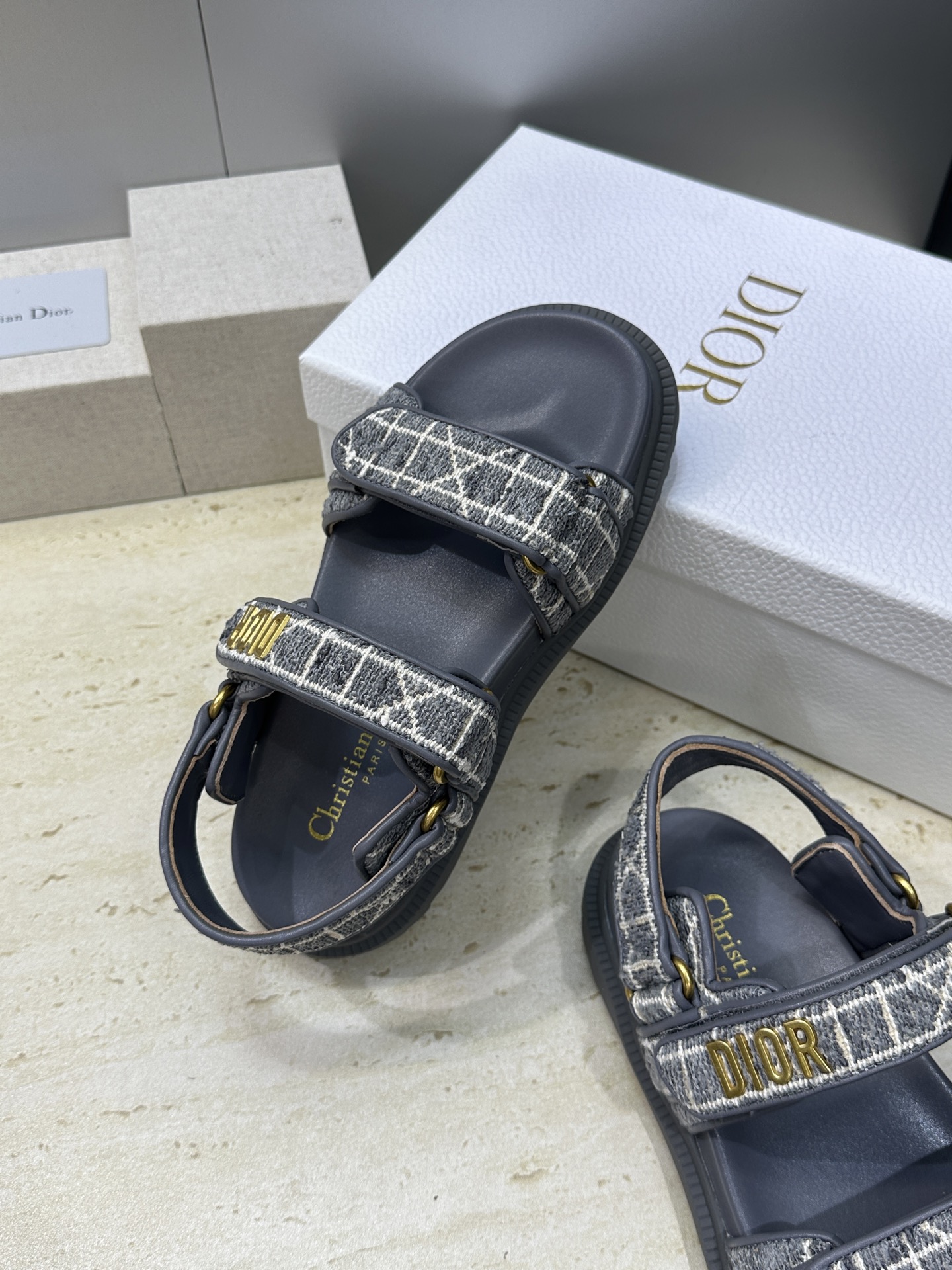 顶级版 迪奥 Dior 春夏经典款 Ract 魔术贴休闲女鞋 CD字母logo五金扣厚底圆头露趾沙滩凉鞋