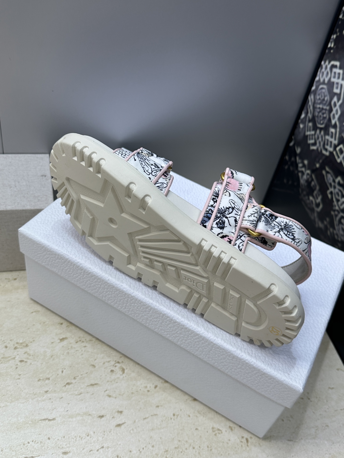 顶级版 迪奥 Dior 春夏经典款 Ract 魔术贴休闲女鞋 CD字母logo五金扣厚底圆头露趾沙滩凉鞋