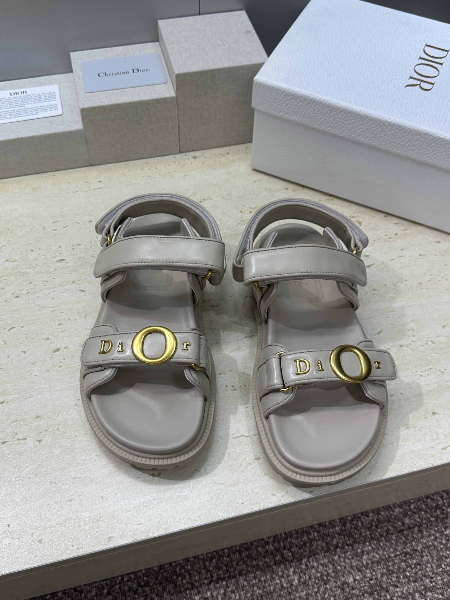 顶级版 迪奥 Dior 2026春夏走秀新款 My 魔术贴厚底休闲女鞋 CD字母logo五金扣平底圆头 
