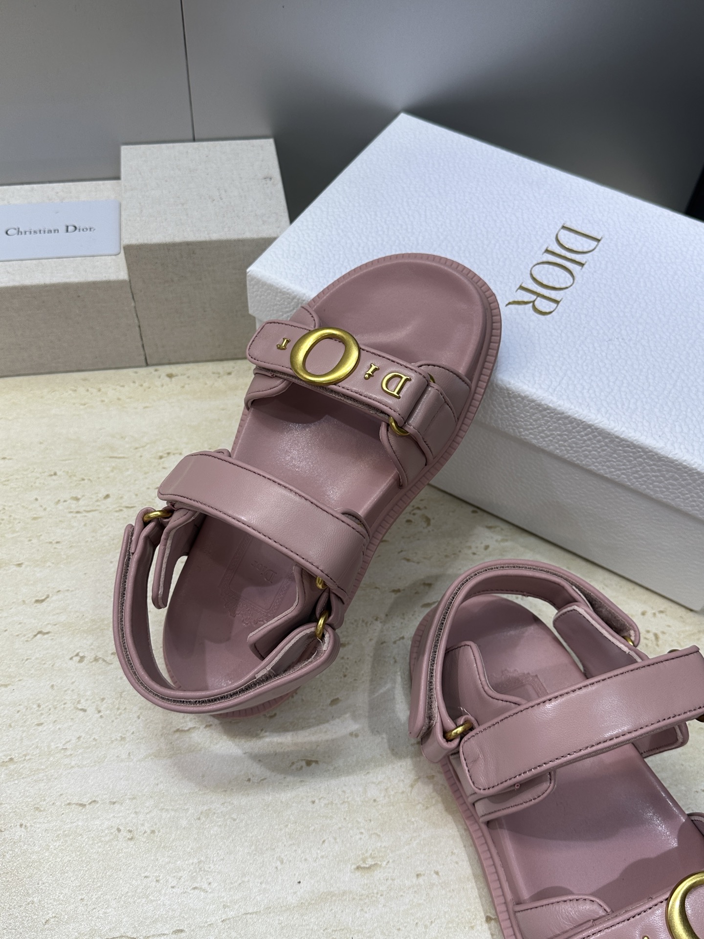 顶级版 迪奥 Dior 2026春夏走秀新款 My 魔术贴厚底休闲女鞋 CD字母logo五金扣平底圆头 