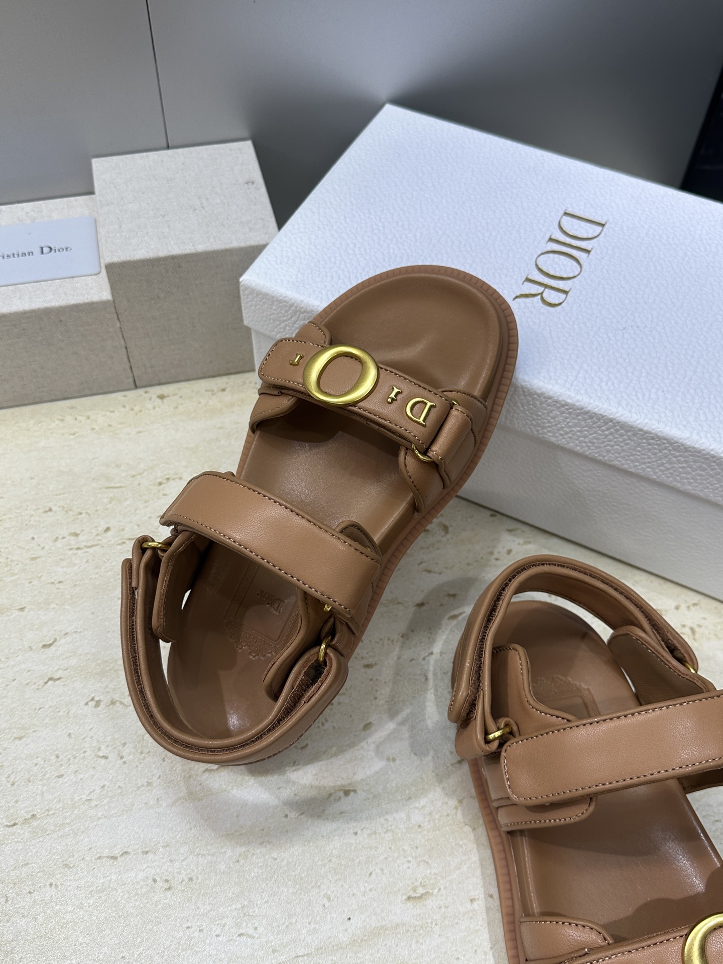 顶级版 迪奥 Dior 2026春夏走秀新款 My 魔术贴厚底休闲女鞋 CD字母logo五金扣平底圆头 