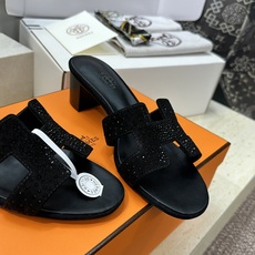 (配全套飞机盒)莞货 代购级 爱马仕 Hermes 2026春夏新色经典款 Oran粗跟拼色工字拖水钻女 (配全套飞机盒)莞货 代购级 爱马仕 Hermes 2026春夏新色经典款 Oran粗跟拼色工字拖水钻女