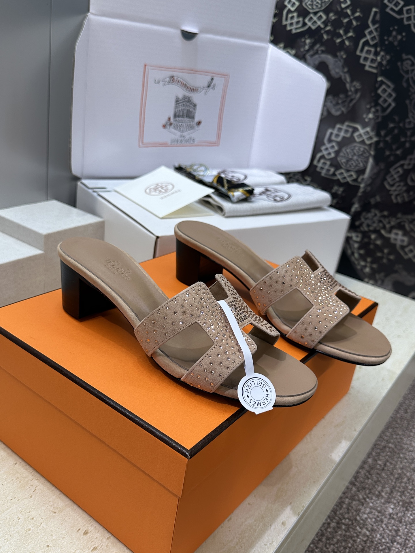 （配全套飞机盒）莞货 代购级 爱马仕 Hermes 2026春夏新色经典款 Oran粗跟拼色工字拖水钻女