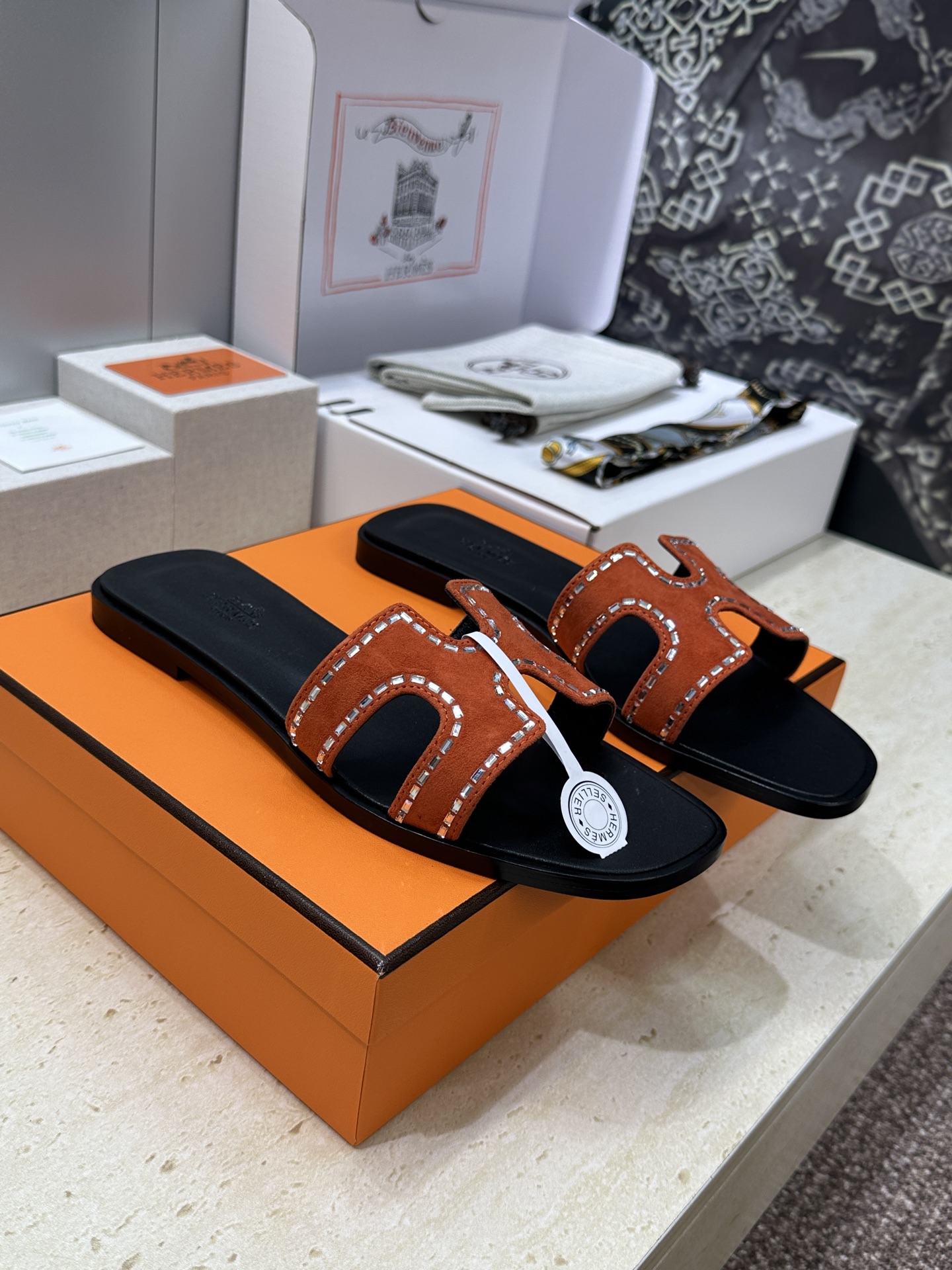 （配全套飞机盒）莞货 代购级 爱马仕 Hermes 2026春夏新色经典款 Oran粗跟拼色工字拖水钻串
