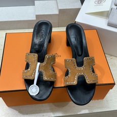 (配全套飞机盒)莞货 代购级 爱马仕 Hermes 2026春夏新色经典款 Oran粗跟拼色工字拖水钻串 (配全套飞机盒)莞货 代购级 爱马仕 Hermes 2026春夏新色经典款 Oran粗跟拼色工字拖水钻串