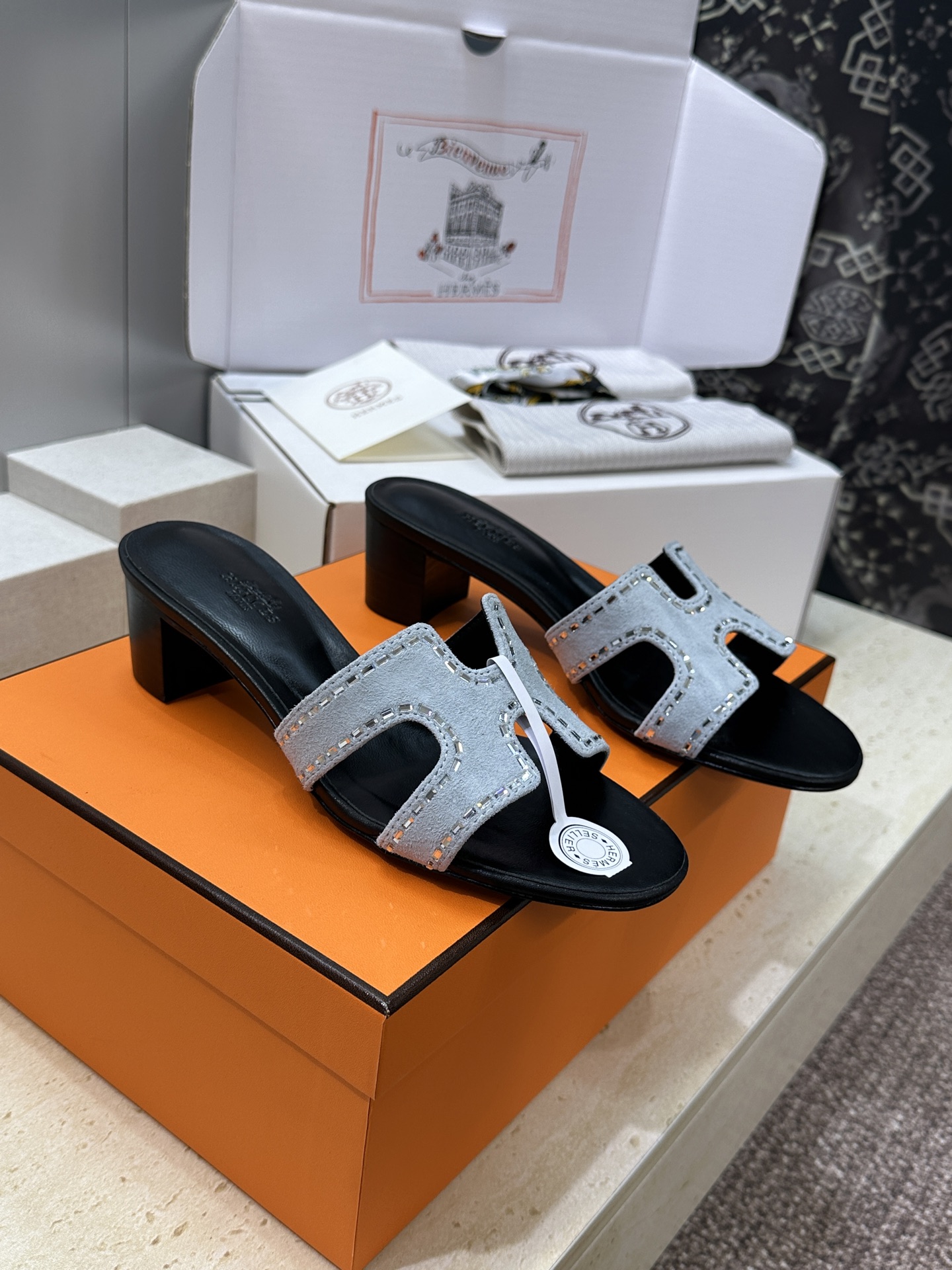（配全套飞机盒）莞货 代购级 爱马仕 Hermes 2026春夏新色经典款 Oran粗跟拼色工字拖水钻串