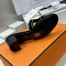 (配全套飞机盒)莞货 代购级 爱马仕 Hermes 2026春夏新色经典款 Oran粗跟拼色工字拖水钻串 (配全套飞机盒)莞货 代购级 爱马仕 Hermes 2026春夏新色经典款 Oran粗跟拼色工字拖水钻串