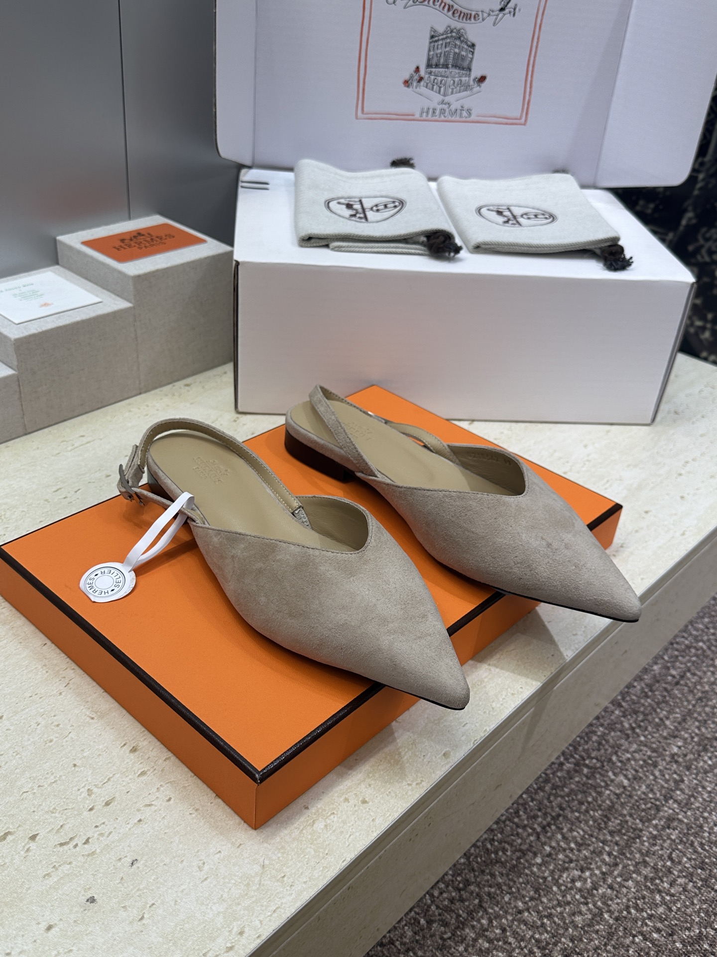 莞货 代购级 爱马仕 Hermes 2026春夏新款 Nicolette 平底拼色穆勒女鞋  H家字母l