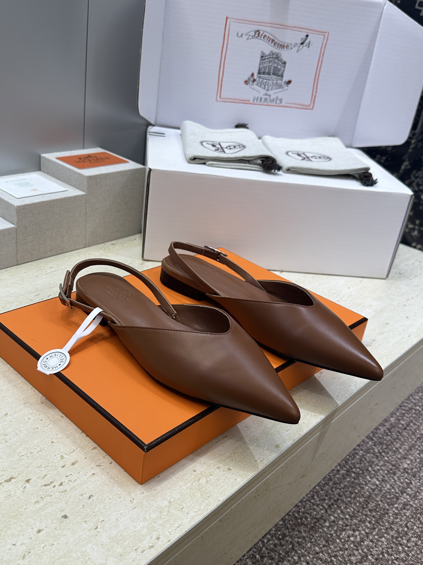 莞货 代购级 爱马仕 Hermes 2026春夏新款 Nicolette 平底拼色穆勒女鞋  H家字母l