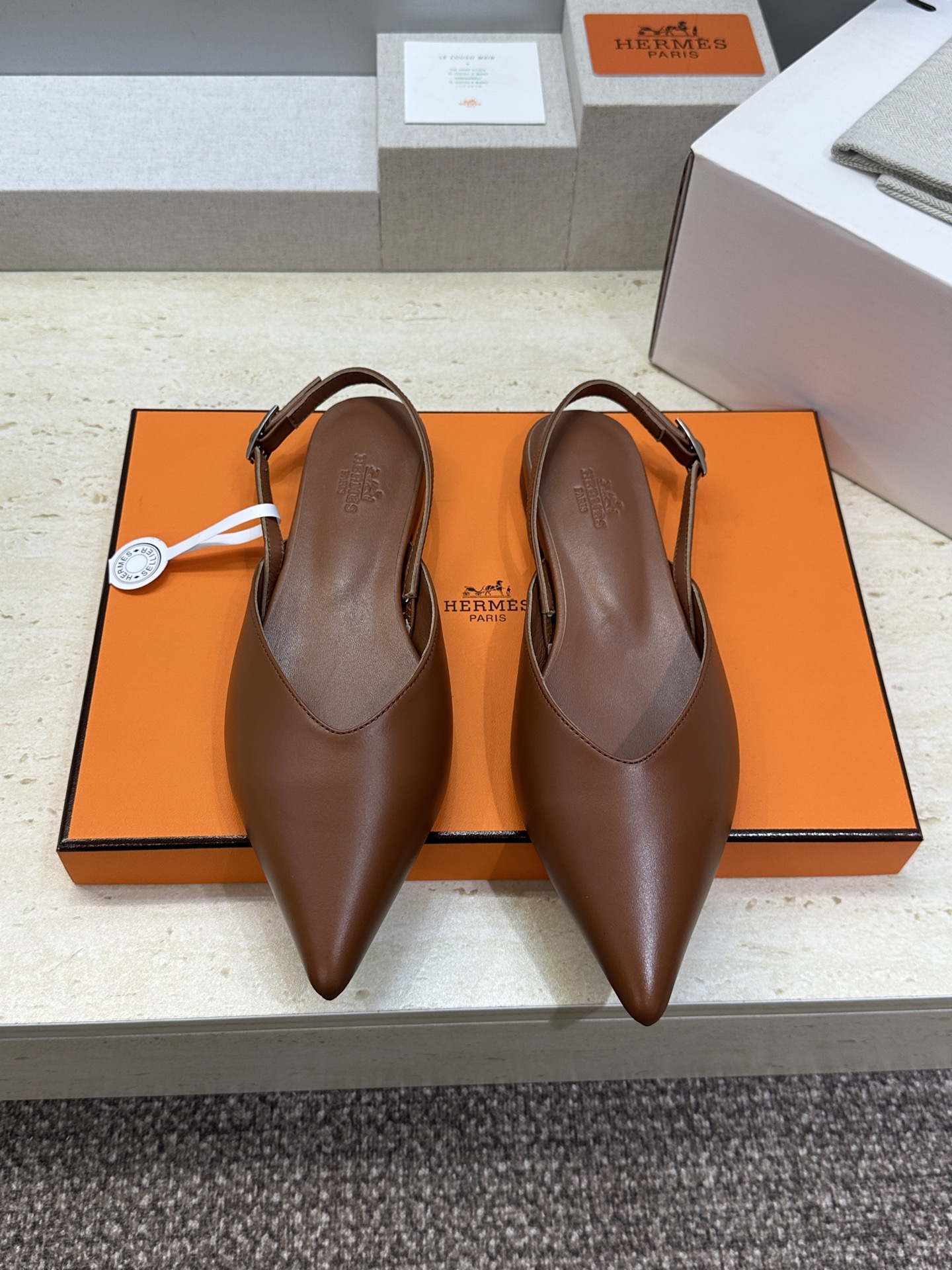 莞货 代购级 爱马仕 Hermes 2026春夏新款 Nicolette 平底拼色穆勒女鞋  H家字母l