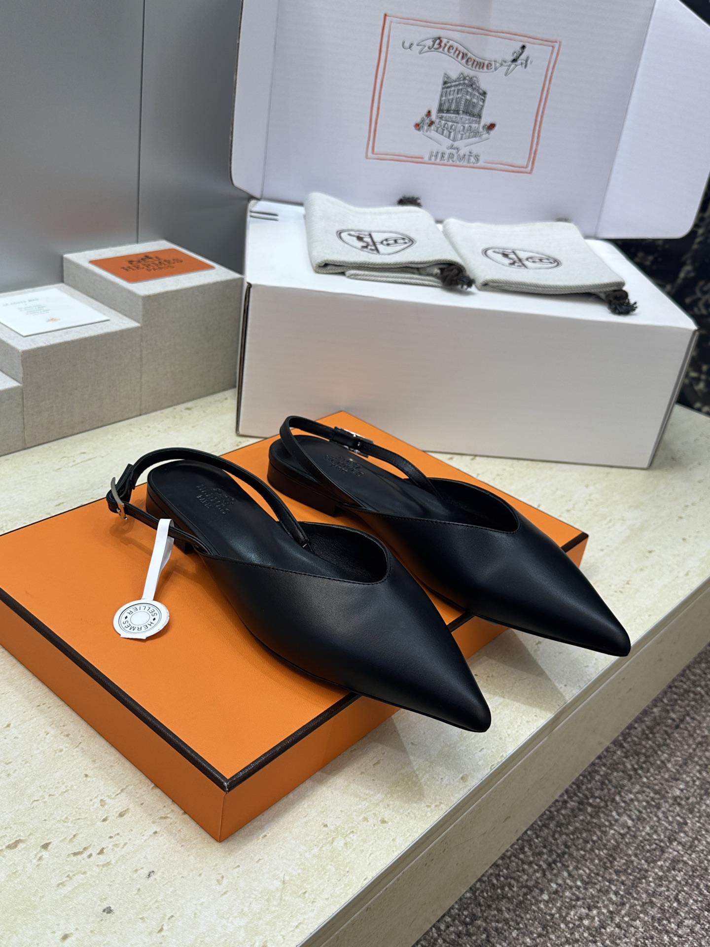 莞货 代购级 爱马仕 Hermes 2026春夏新款 Nicolette 平底拼色穆勒女鞋  H家字母l