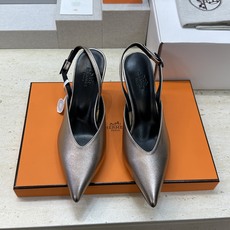 莞货 代购级 爱马仕 Hermes 2026春夏新款 Nicolette 高跟拼色穆勒女鞋 H家字母l 莞货 代购级 爱马仕 Hermes 2026春夏新款 Nicolette 高跟拼色穆勒女鞋 H家字母l