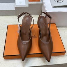 莞货 代购级 爱马仕 Hermes 2026春夏新款 Nicolette 高跟拼色穆勒女鞋 H家字母l 莞货 代购级 爱马仕 Hermes 2026春夏新款 Nicolette 高跟拼色穆勒女鞋 H家字母l