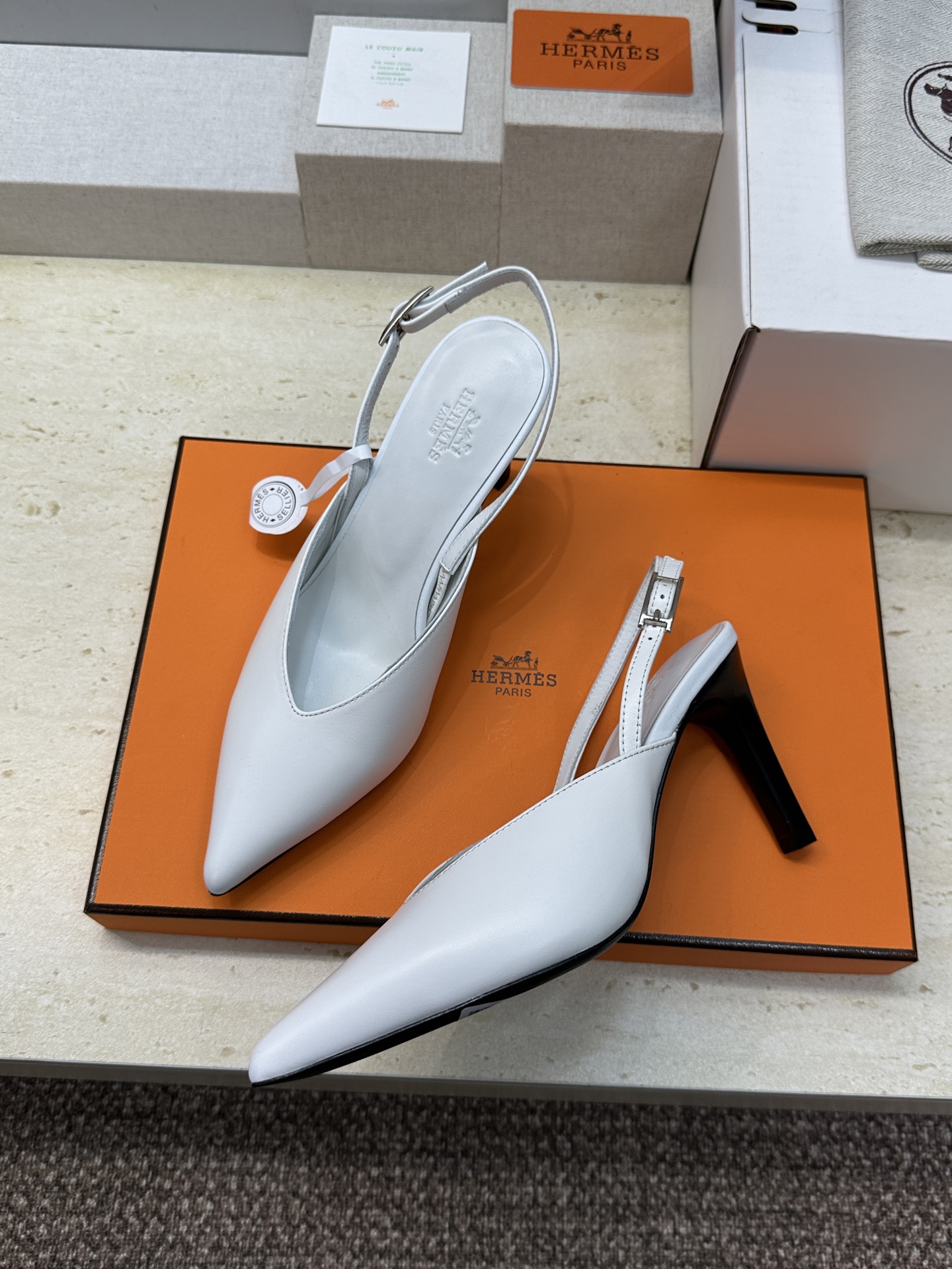 莞货 代购级 爱马仕 Hermes 2026春夏新款 Nicolette 高跟拼色穆勒女鞋  H家字母l
