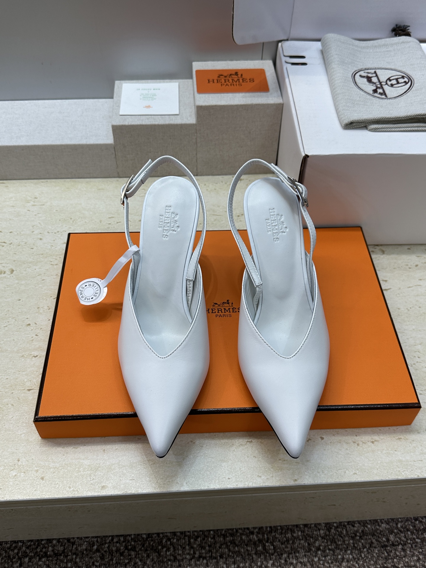 莞货 代购级 爱马仕 Hermes 2026春夏新款 Nicolette 高跟拼色穆勒女鞋  H家字母l