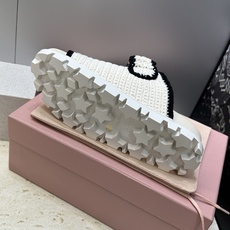 MiuMiu 2026春夏新款时尚百搭魔术贴沙滩女鞋 缪缪字母logo五金扣厚底圆头露趾拼色凉拖鞋材质 MiuMiu 2026春夏新款时尚百搭魔术贴沙滩女鞋 缪缪字母logo五金扣厚底圆头露趾拼色凉拖鞋材质