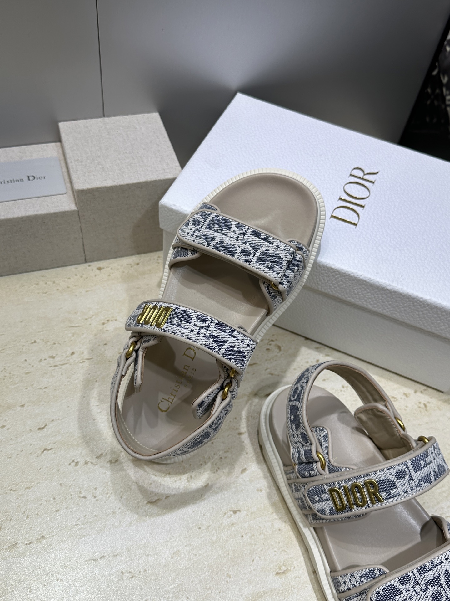 顶级版 迪奥 Dior 春夏经典款 Ract 魔术贴休闲女鞋 CD字母logo五金扣厚底圆头露趾沙滩凉鞋