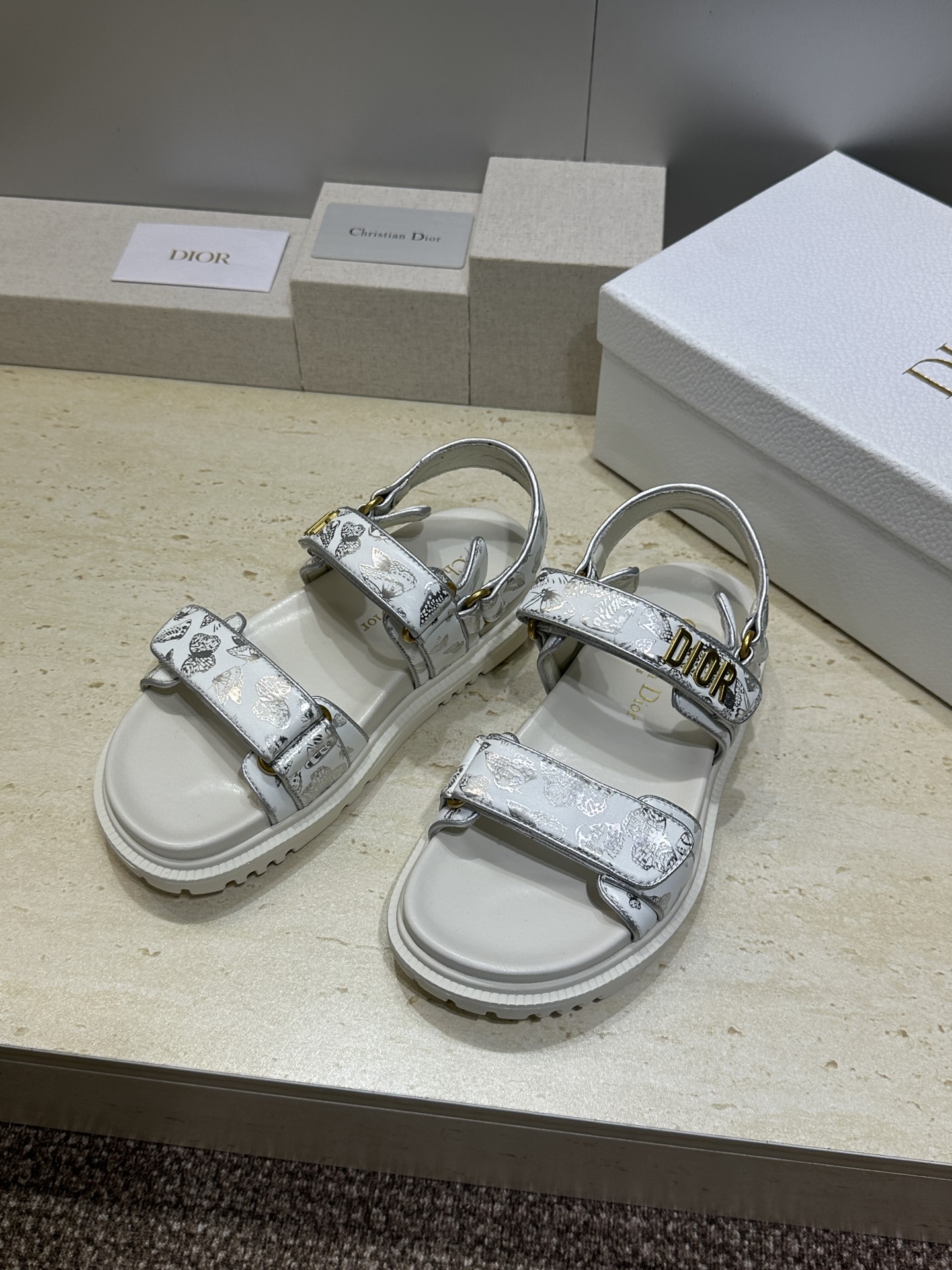 顶级版 迪奥 Dior 春夏经典款 Ract 魔术贴休闲女鞋 CD字母logo五金扣厚底圆头露趾沙滩凉鞋