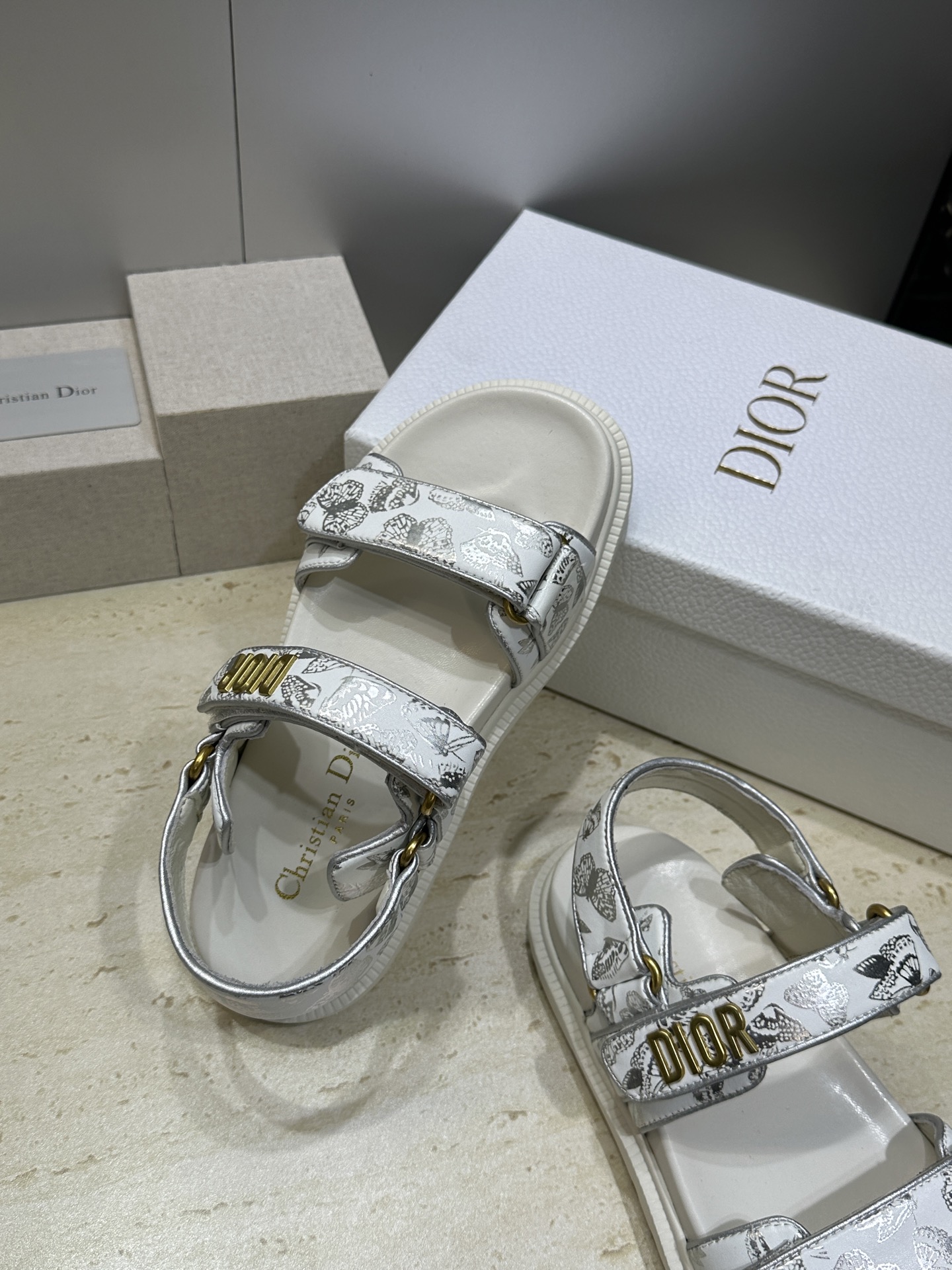 顶级版 迪奥 Dior 春夏经典款 Ract 魔术贴休闲女鞋 CD字母logo五金扣厚底圆头露趾沙滩凉鞋