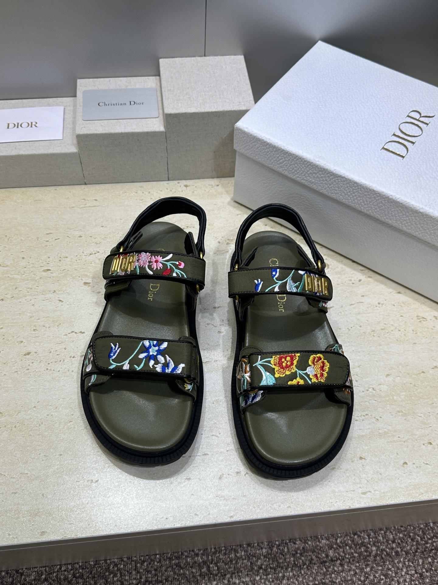 顶级版 迪奥 Dior 春夏经典款 Ract 魔术贴休闲女鞋 CD字母logo五金扣厚底圆头露趾沙滩凉鞋