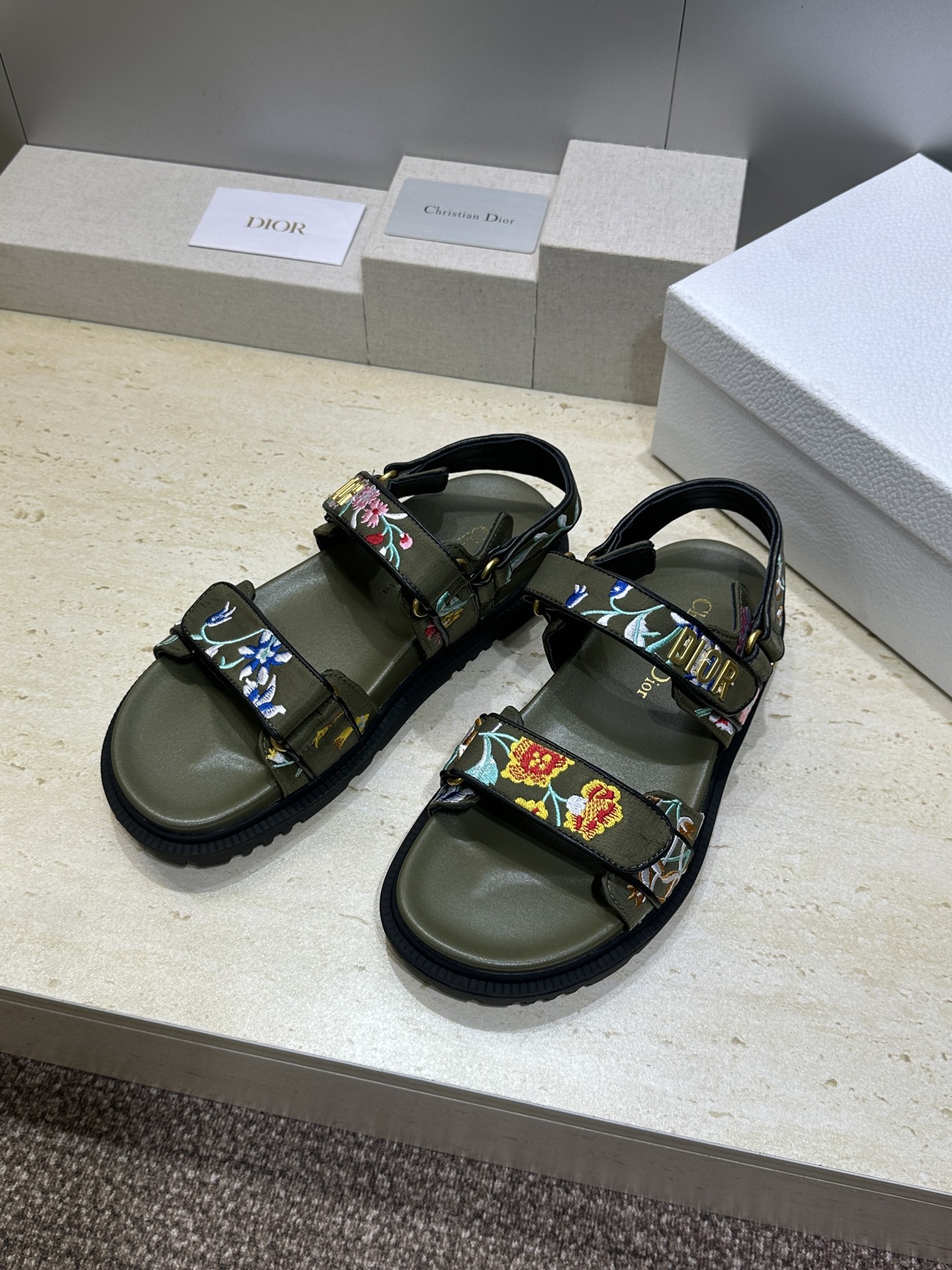 顶级版 迪奥 Dior 春夏经典款 Ract 魔术贴休闲女鞋 CD字母logo五金扣厚底圆头露趾沙滩凉鞋