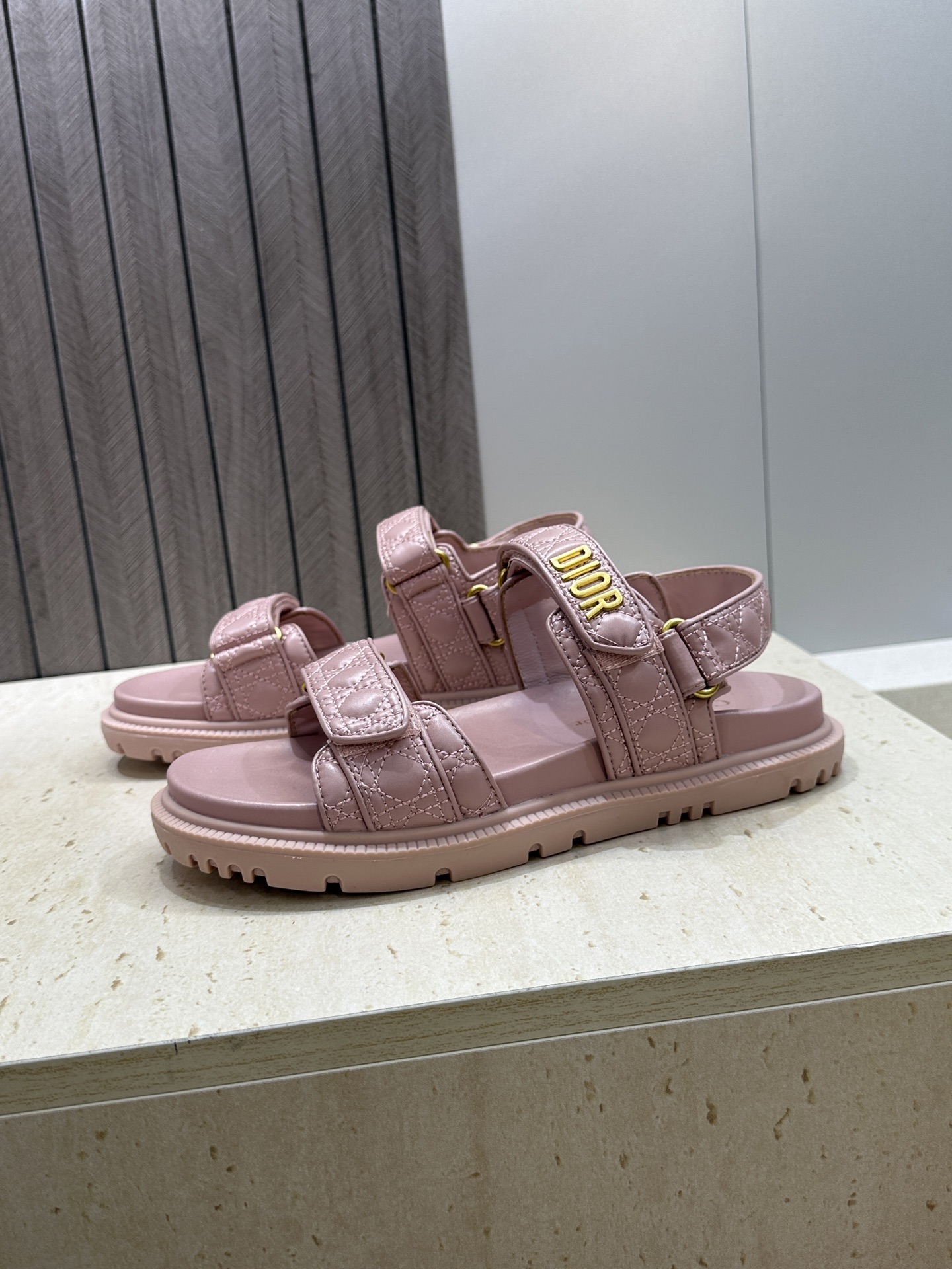 顶级版 迪奥 Dior 春夏经典款 Ract 魔术贴菱格电绣休闲女鞋 CD字母logo五金扣厚底圆头露趾