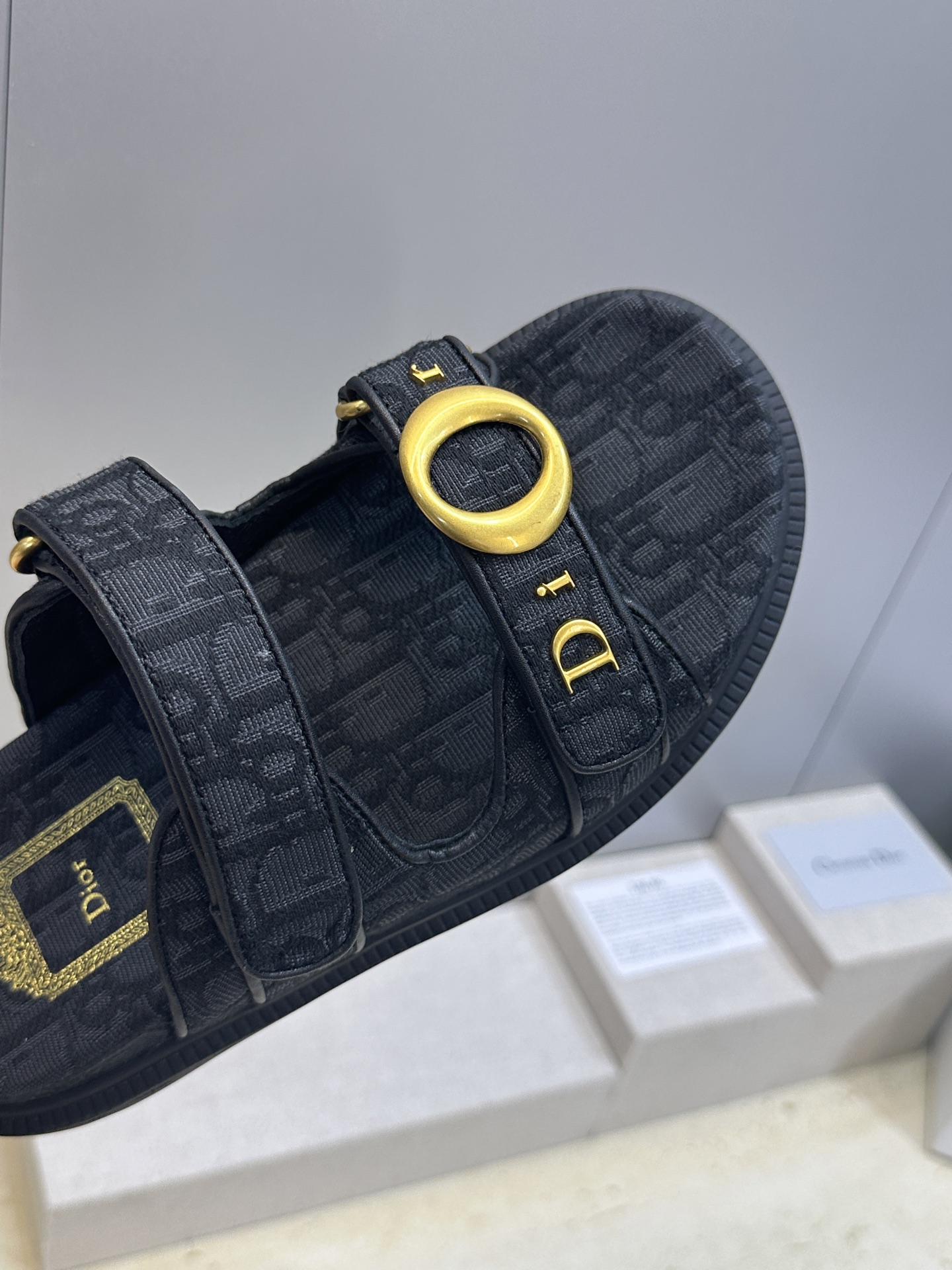 顶级版 迪奥 Dior 2026春夏走秀新款 My 魔术贴厚底休闲女鞋 CD字母logo五金扣平底圆头露