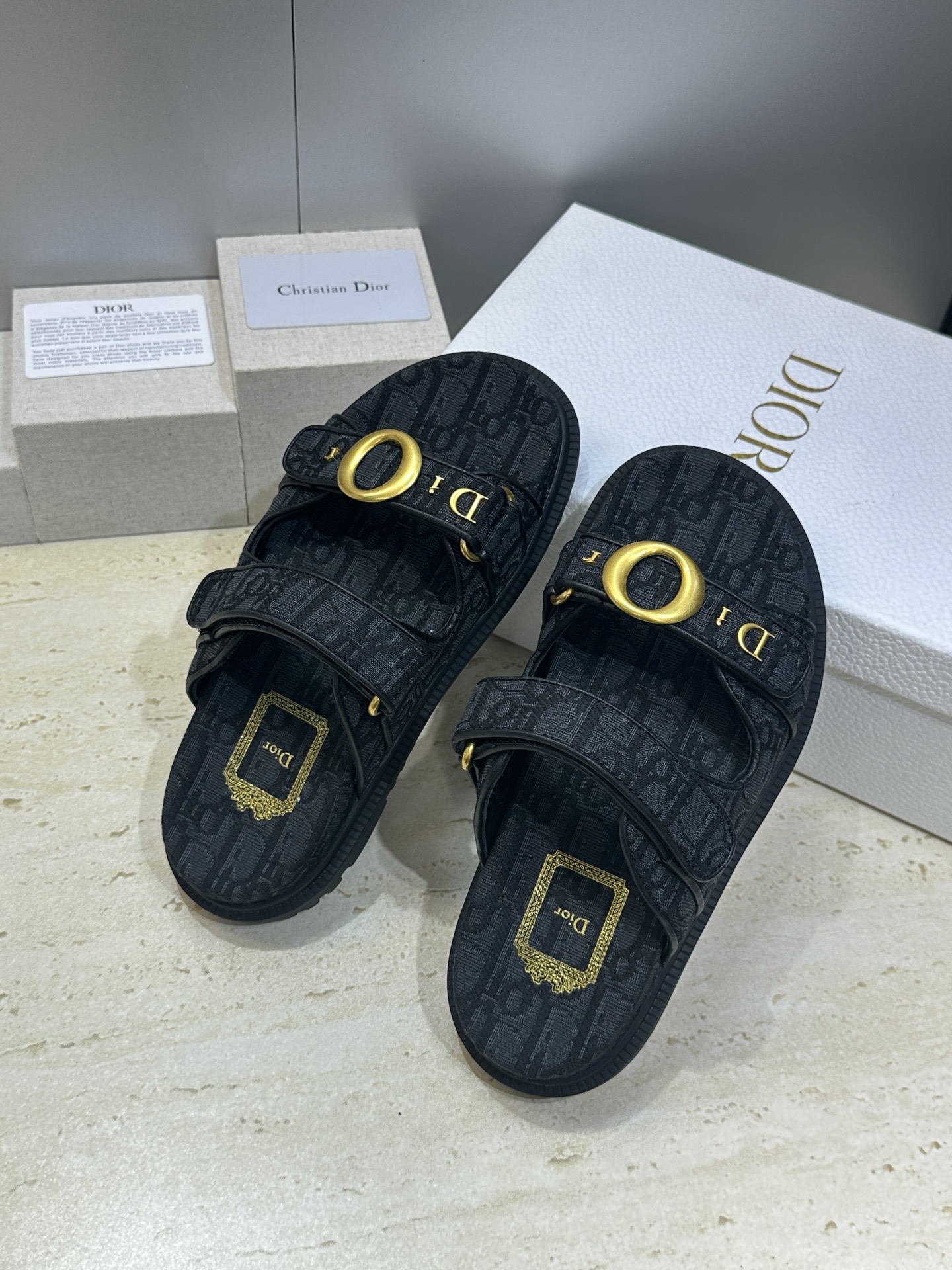 顶级版 迪奥 Dior 2026春夏走秀新款 My 魔术贴厚底休闲女鞋 CD字母logo五金扣平底圆头露