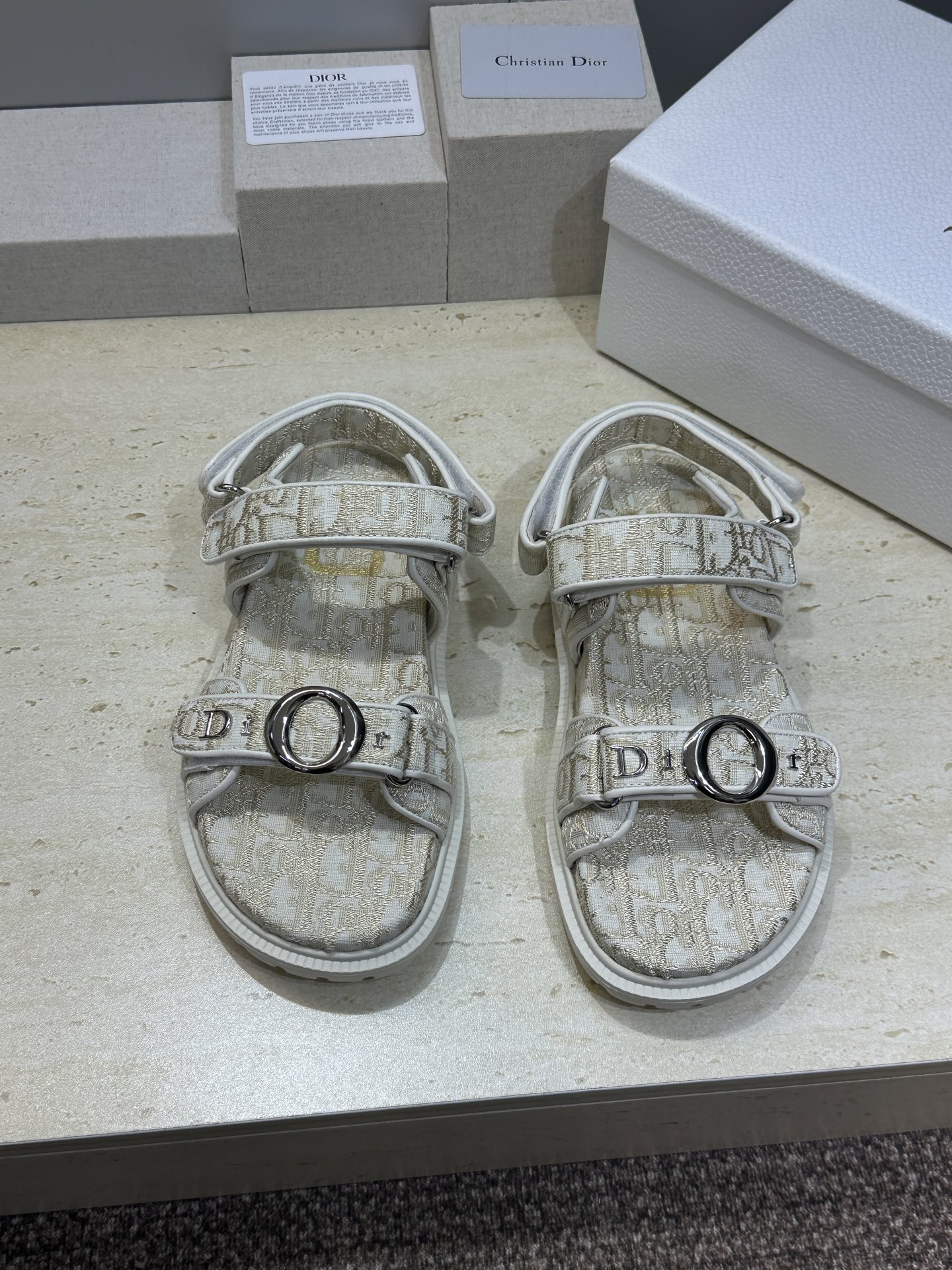 顶级版 迪奥 Dior 2026春夏走秀新款 My 魔术贴厚底休闲女鞋 CD字母logo五金扣平底圆头露